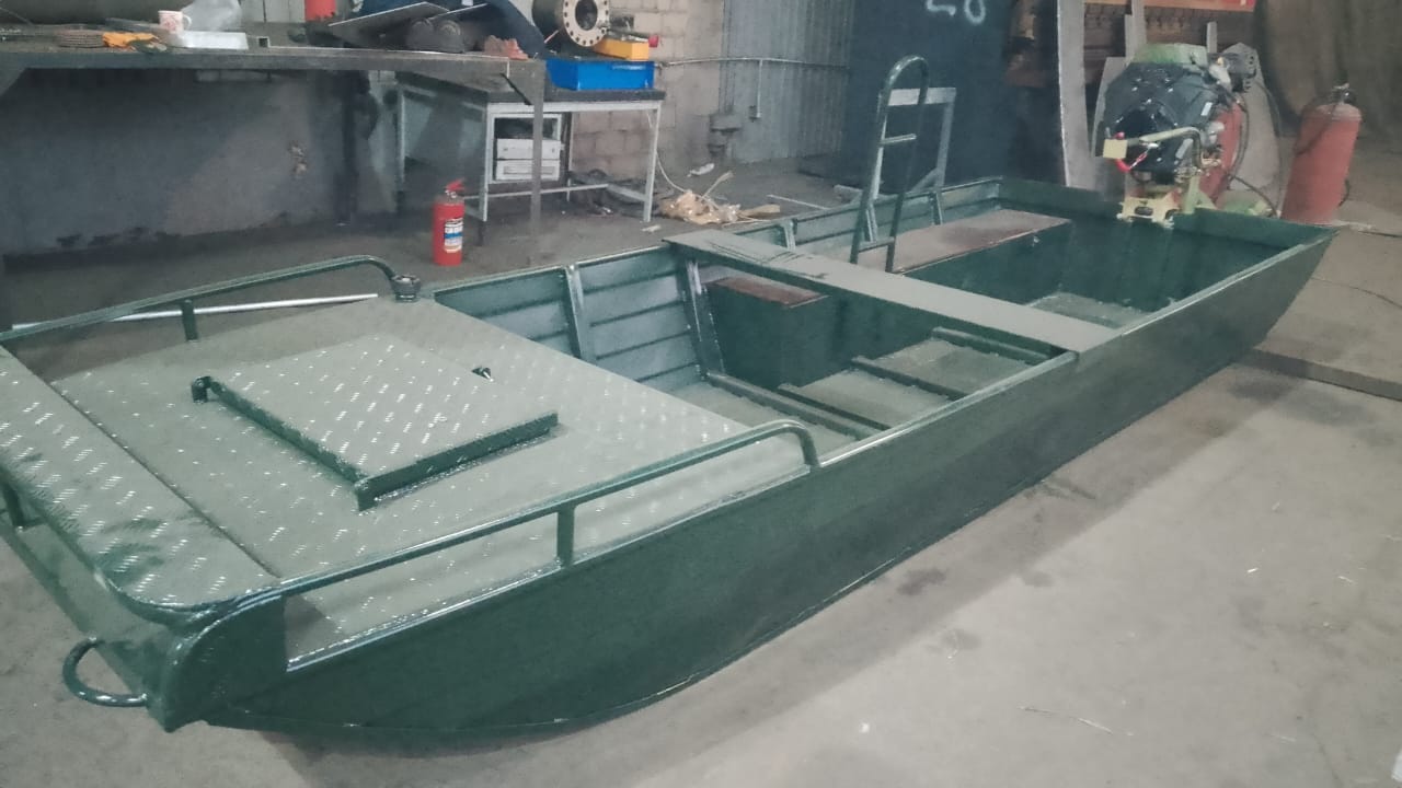 Лодка болотоход алюминиевая во Владивостоке ЛБ42