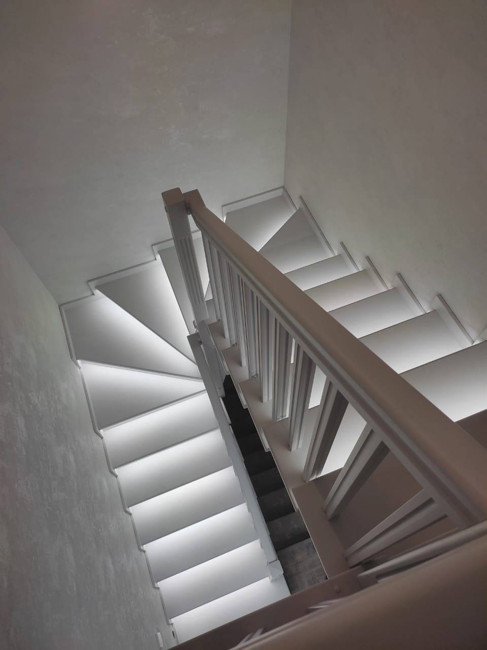 Деревянная лестница в дом — фото 9