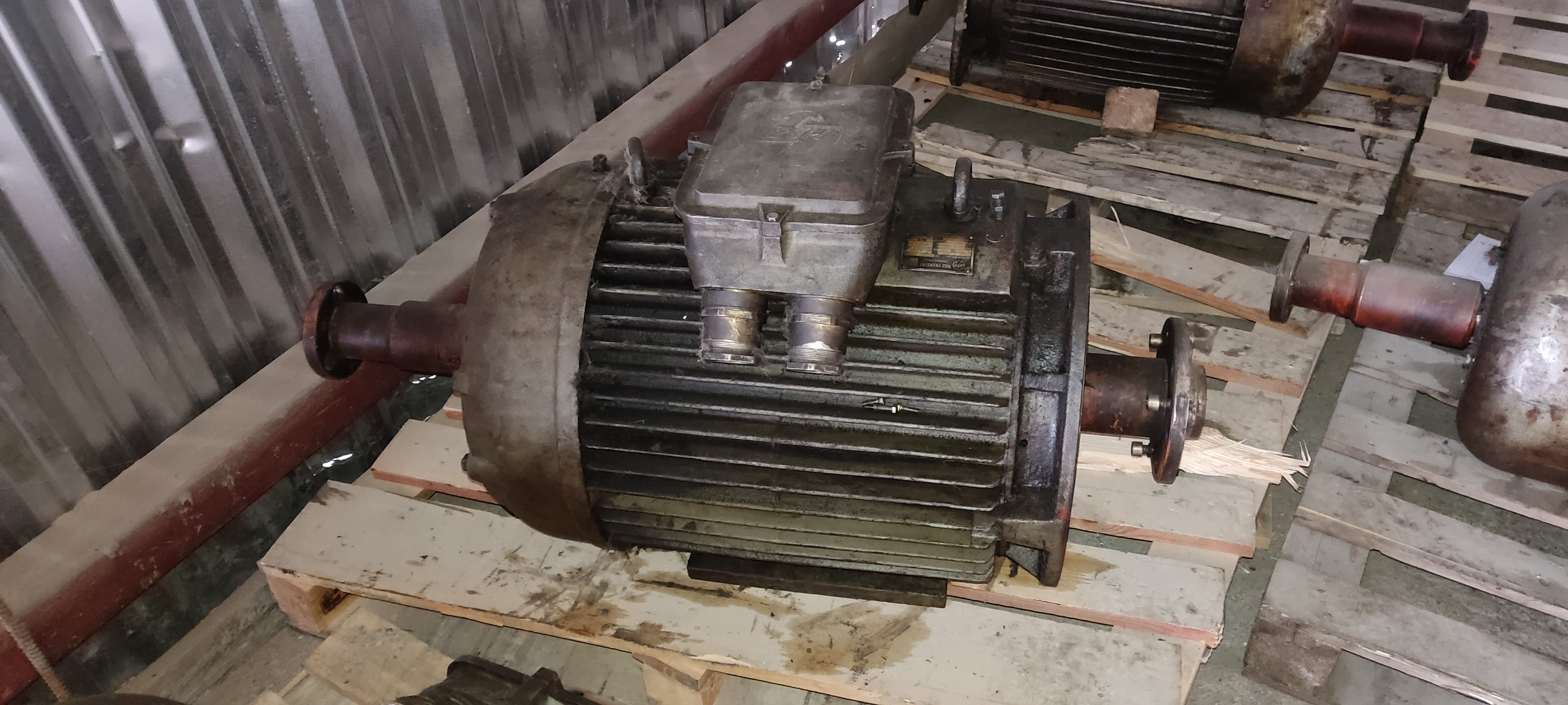 Чешские электродвигатели MEZ 30 кВт и 22 кВт б/у 380В  975 оборотов — фото 3