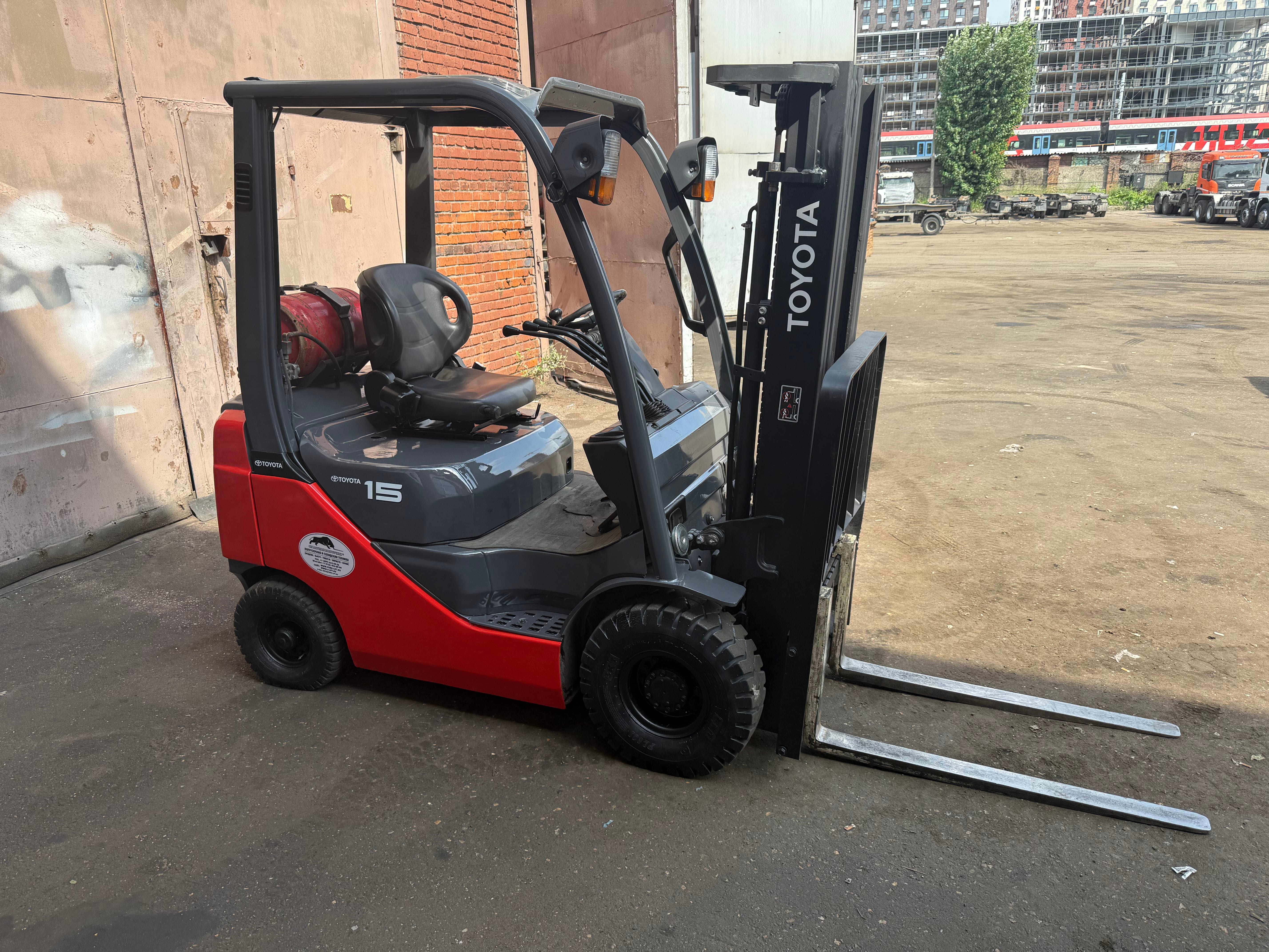 Вилочный автопогрузчик Toyota 32-8FG15 — фото 2