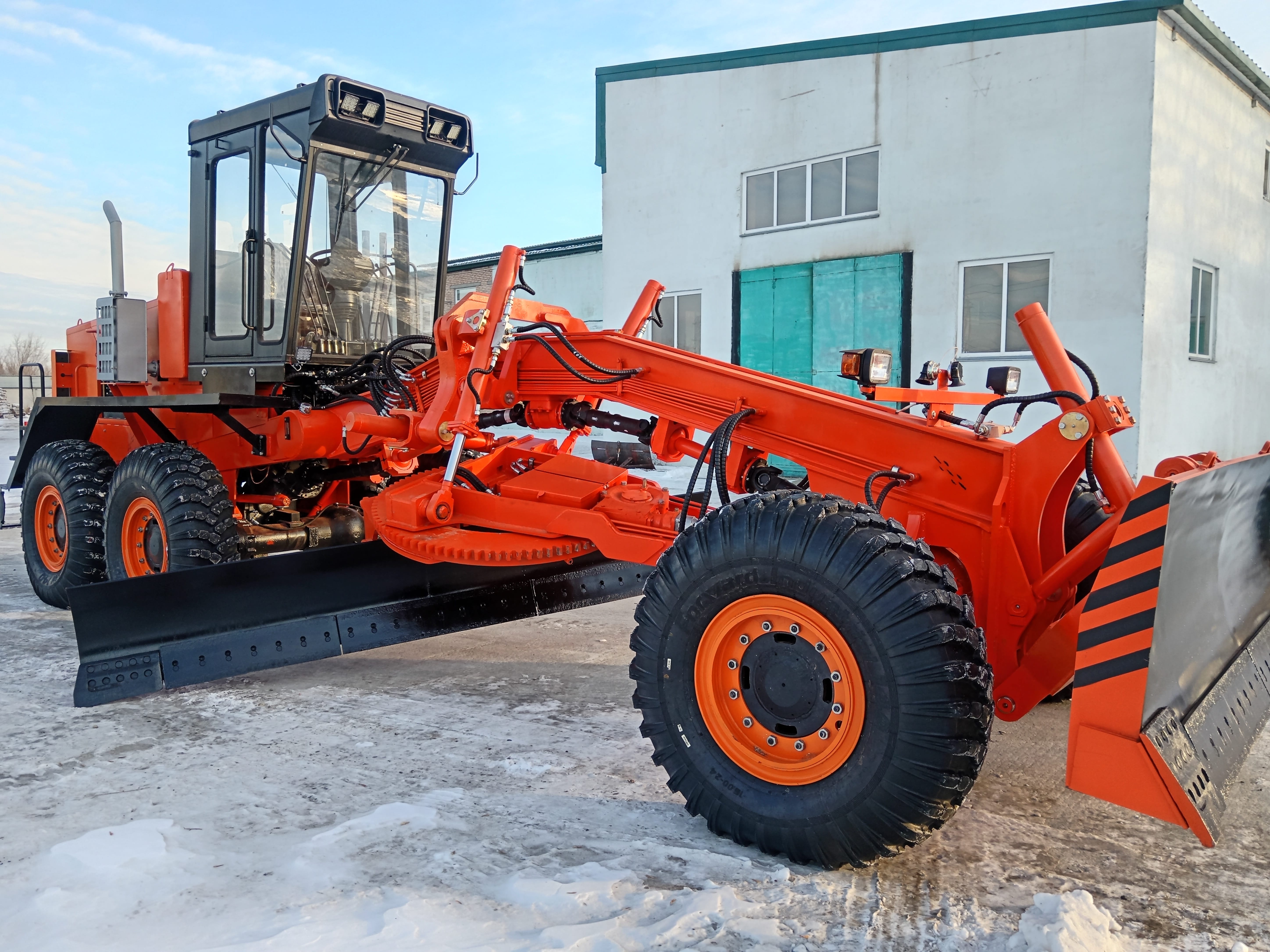 Автогрейдер ДЗ-98Т.001 с бульдозерным оборудованием