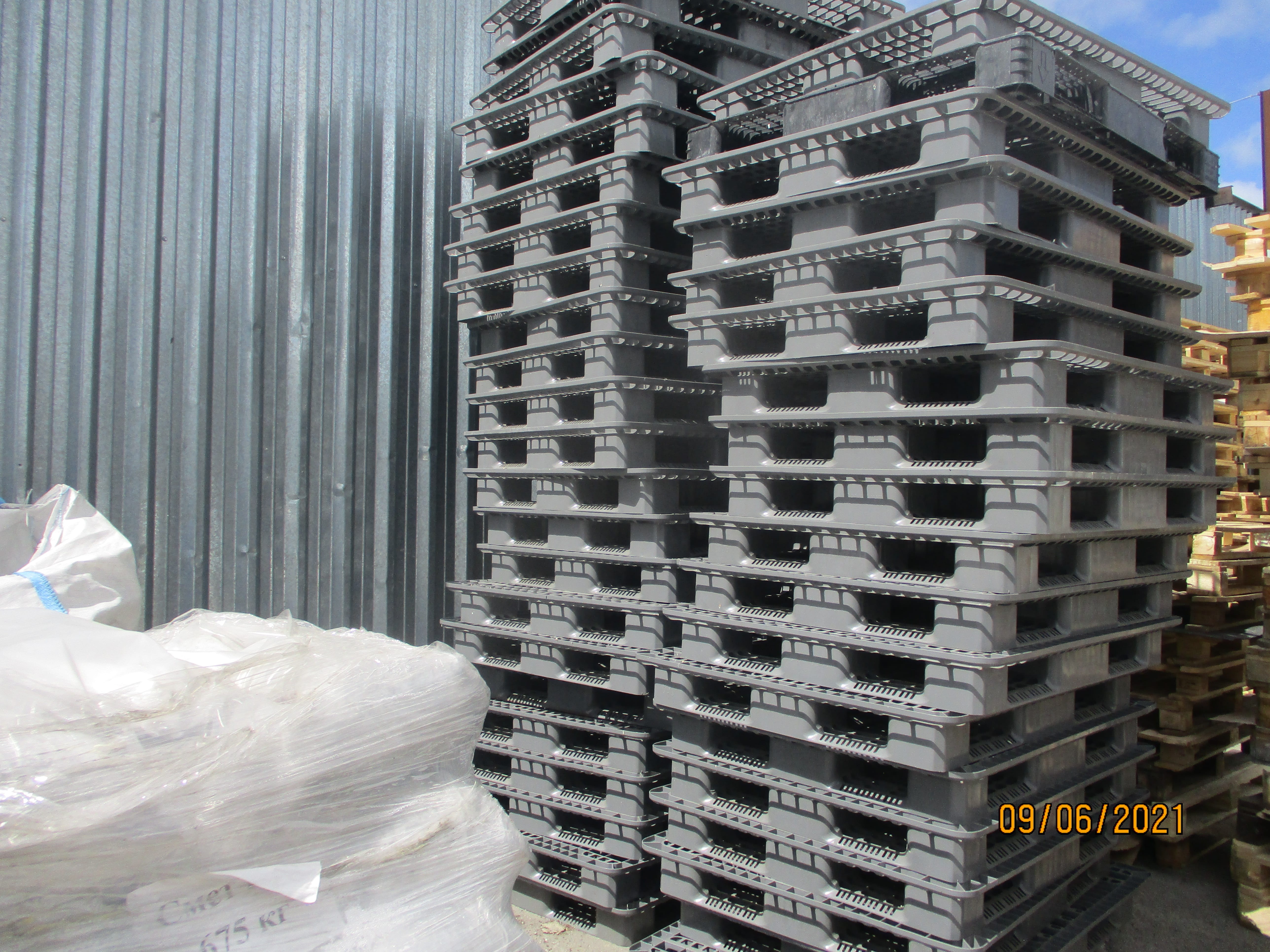 Купим полимерные поддоны, Пластиковые паллеты