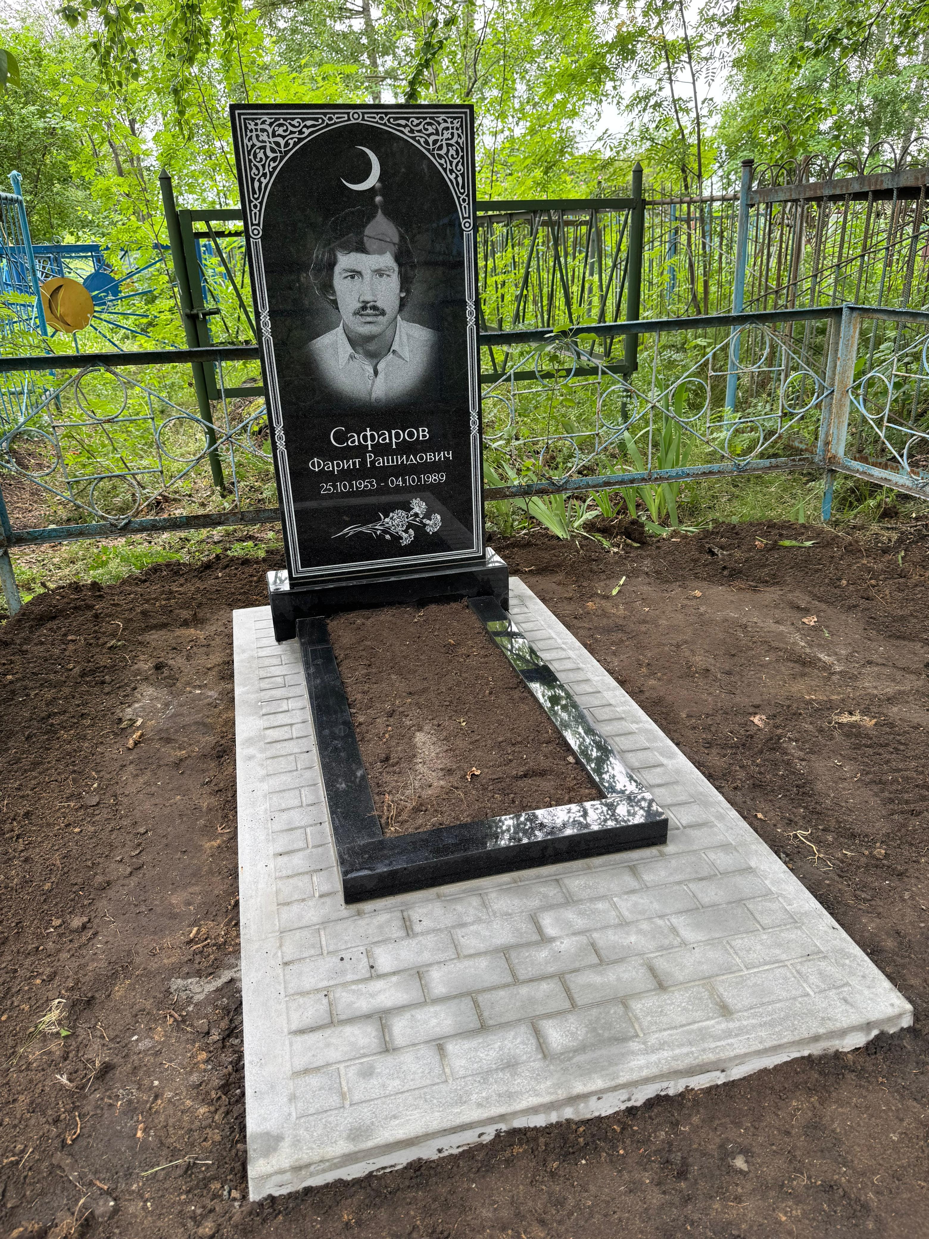 Памятник из гранита мрамора оградки венки — фото 5