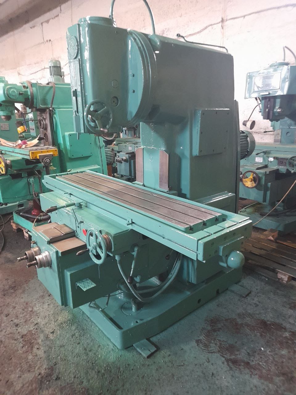 Фрезерный и токарные станки