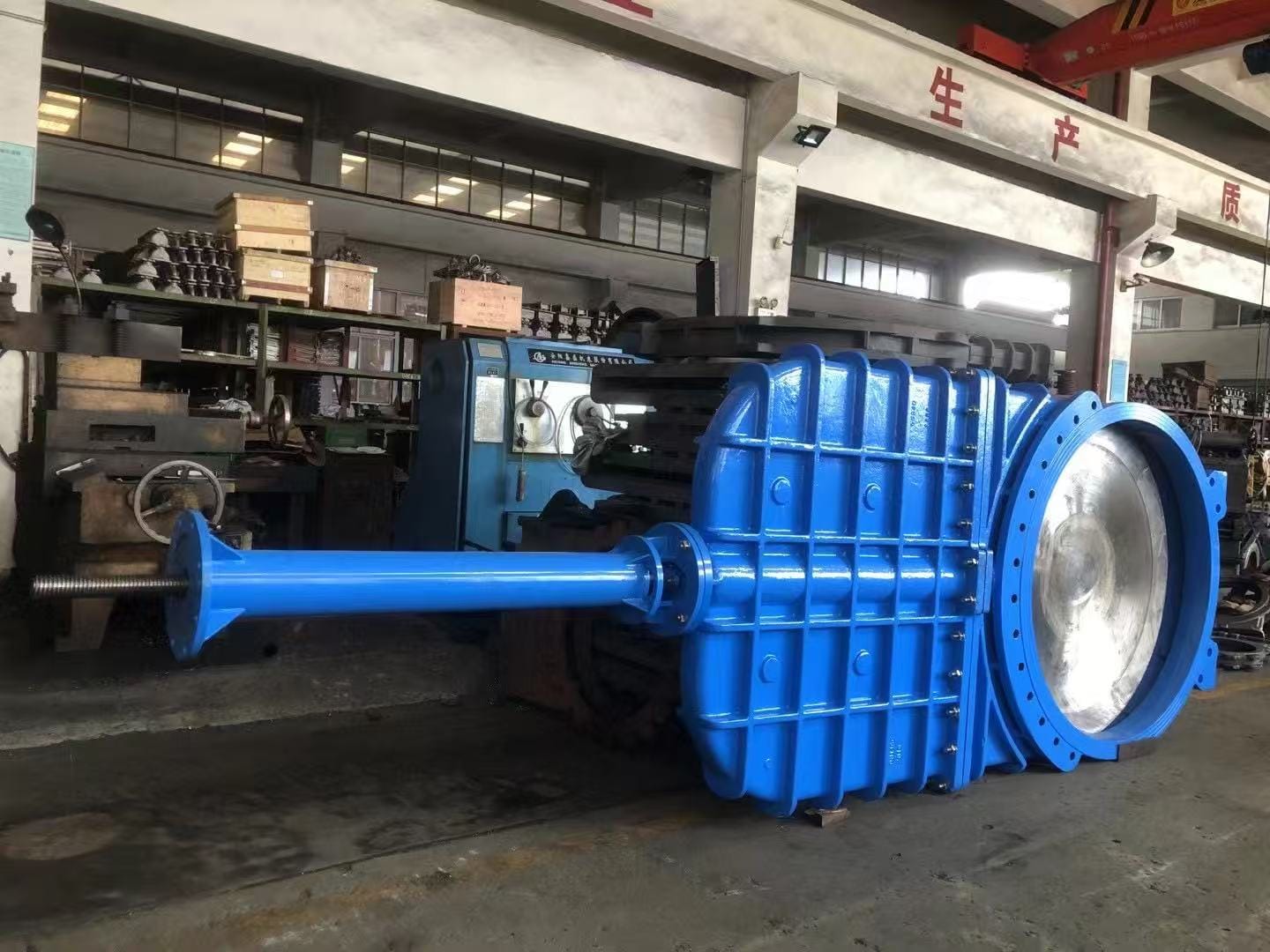 Задвижка шиберная(ножевая) межфланцевая стальная с закрытой крышкой с электроприводом