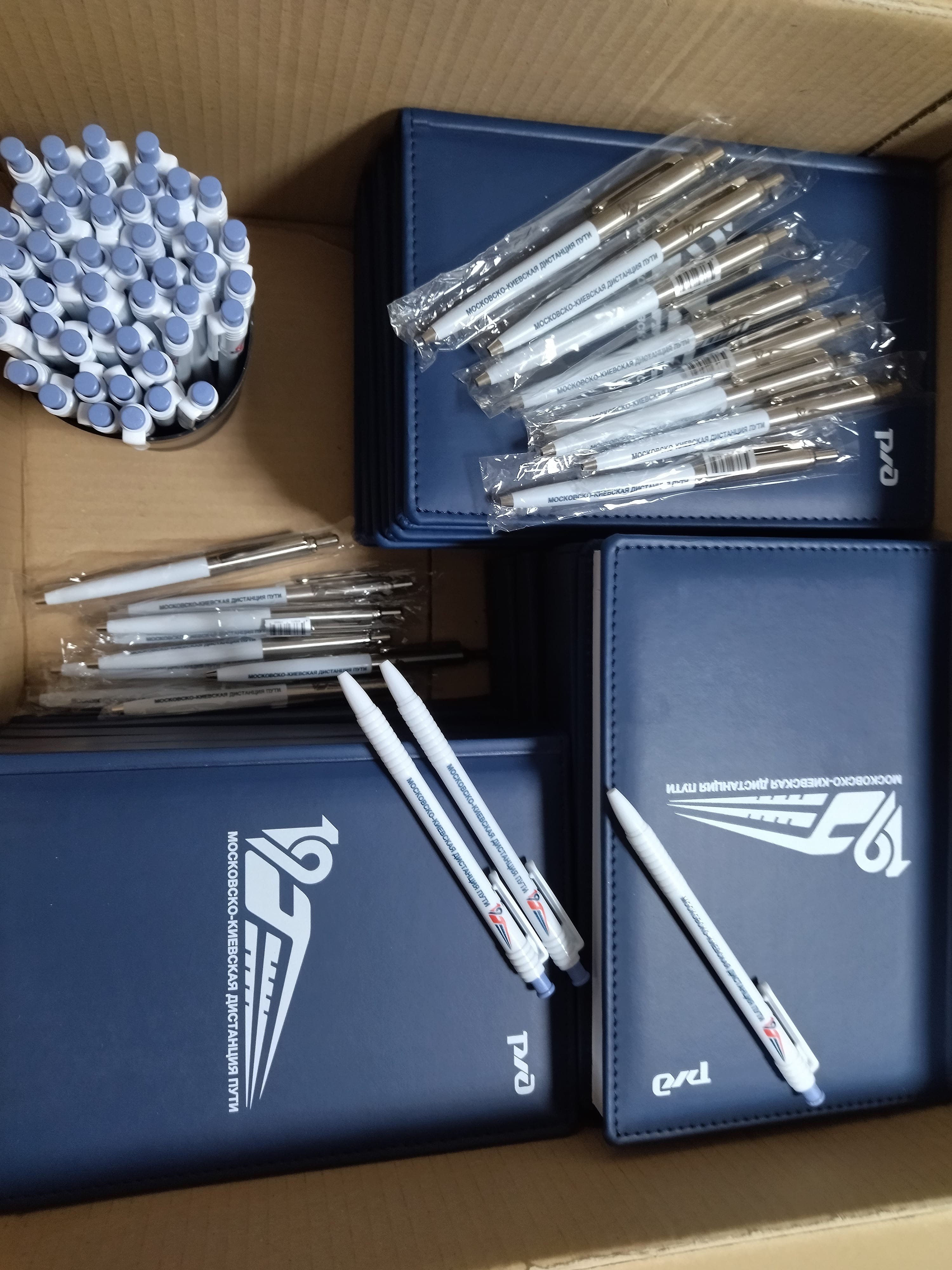 Типография. Оперативный копицентр. Широкоформатная и УФ печать на металле, стекле, пластике, дереве. Печать на одежде. Переплет и брошюровка.