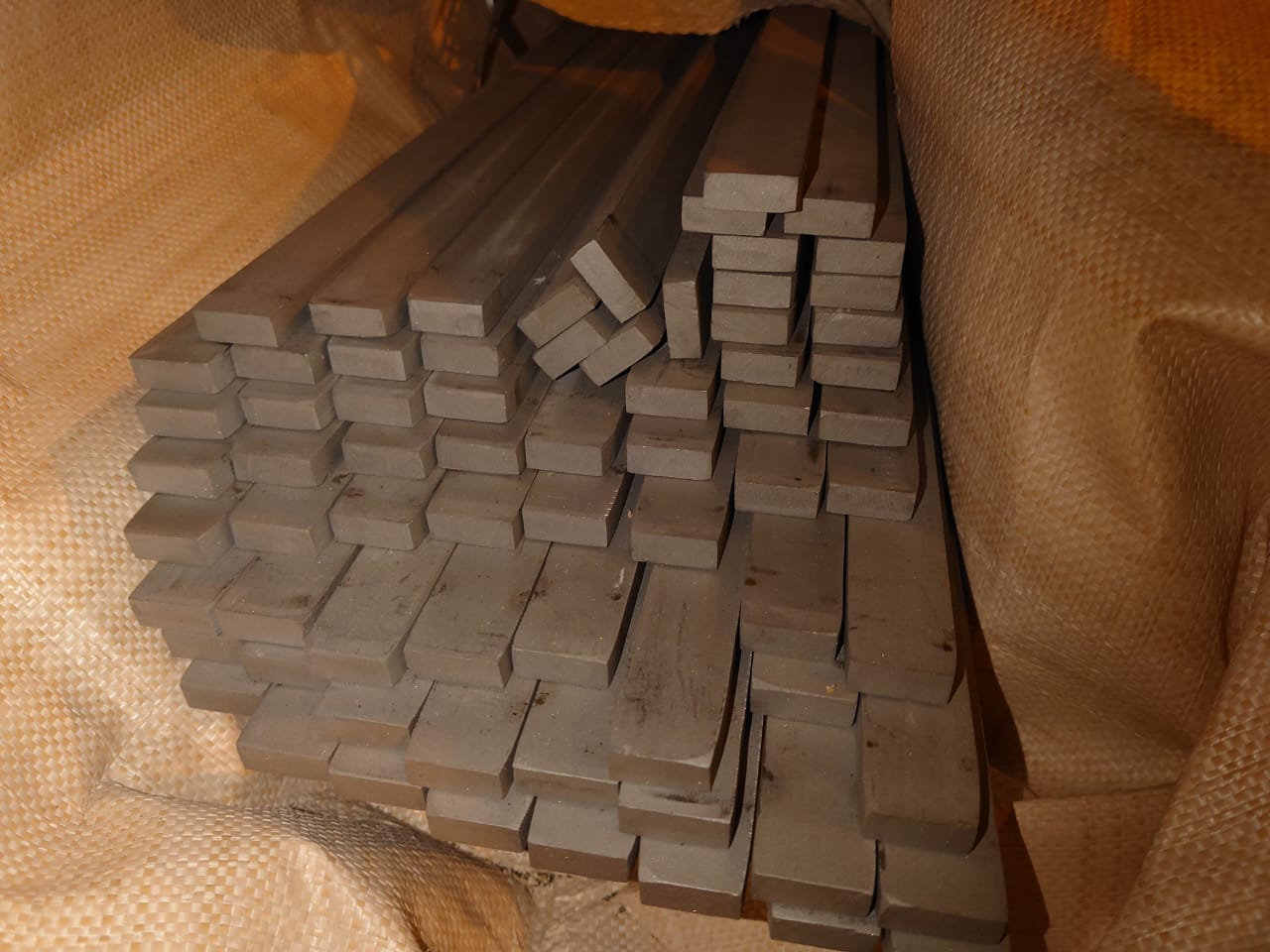 Полоса нержавеющая матовая горячекатаная 25х10 AISI 304 длина 6м