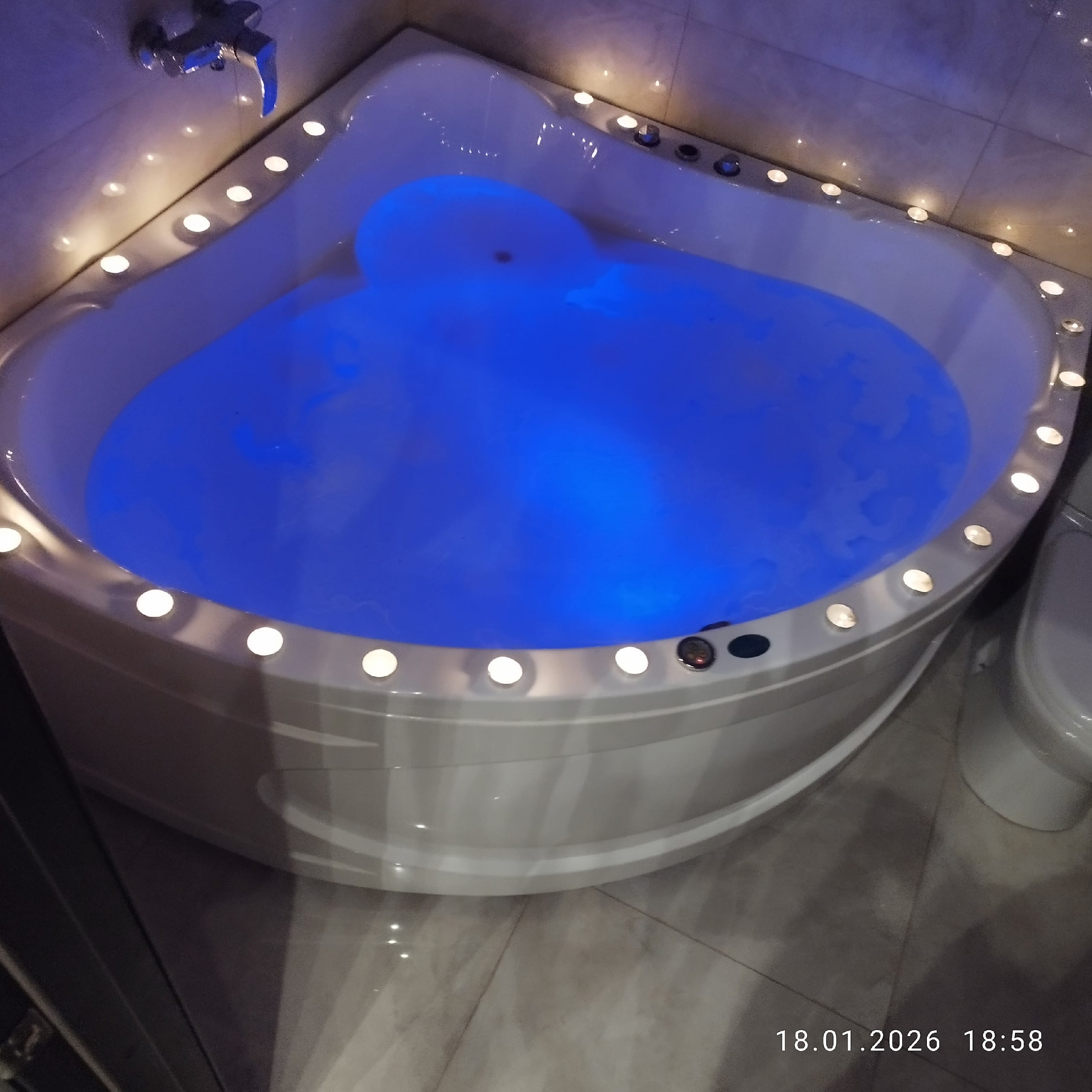 Сдам шикарную квартиру с джакузи на часы, ночь, сутки Шестая просека 157 — фото 20