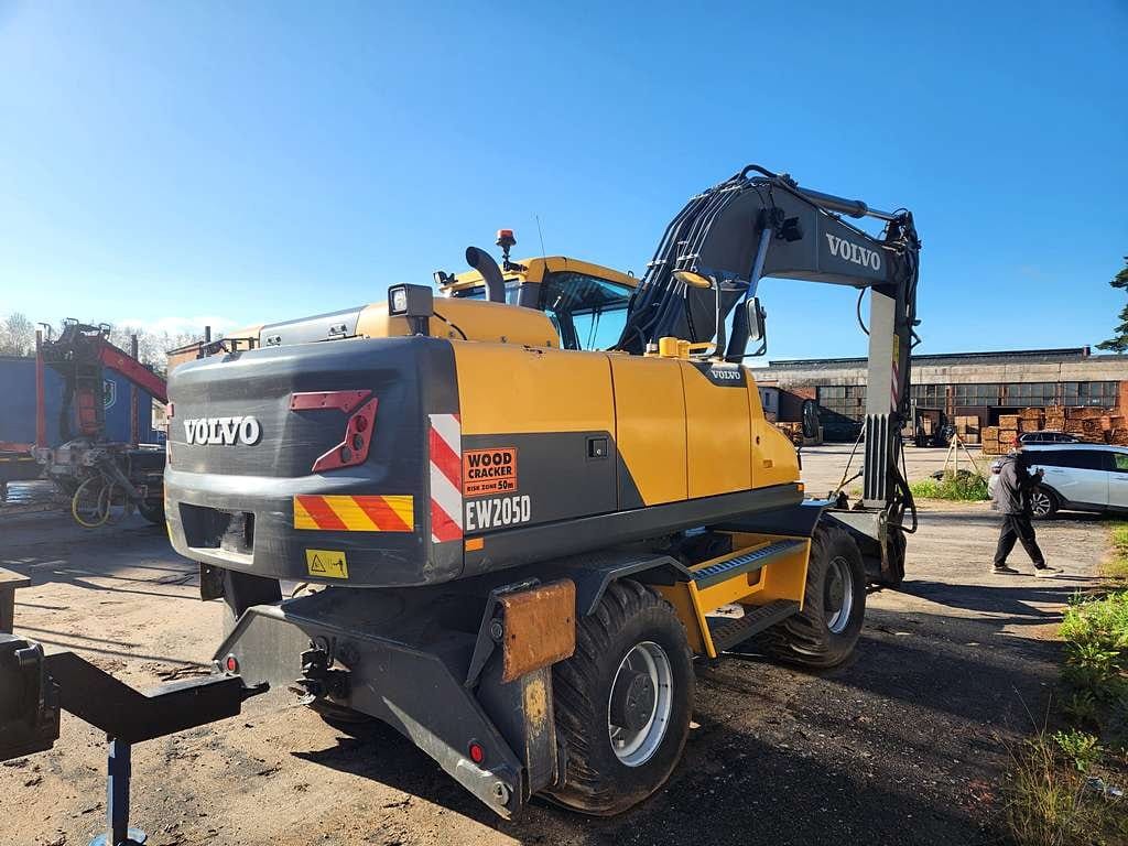 Колесник Volvo 205, 2022 г, 3700 ч, макс опции, габарит — фото 5