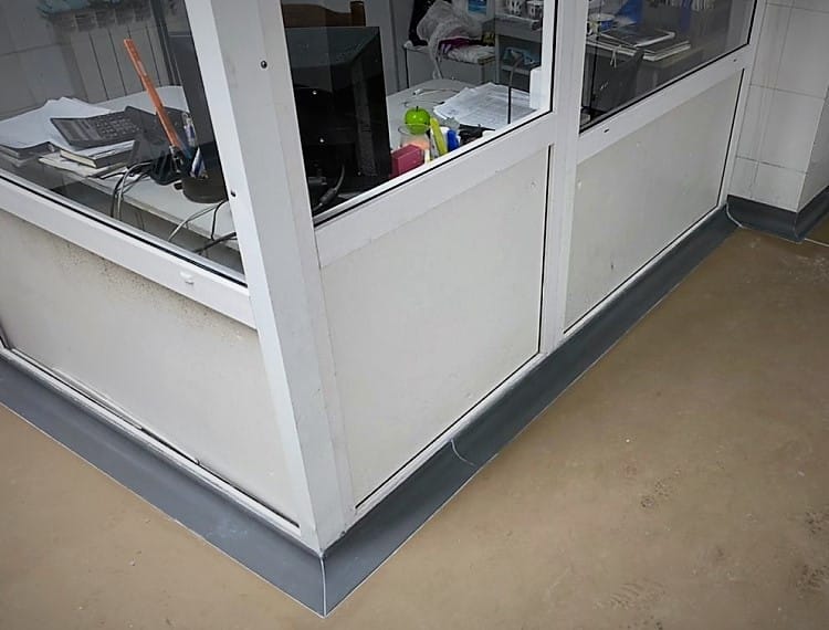 Промышленный плинтус из ПВХ ПП 100х60 — фото 5