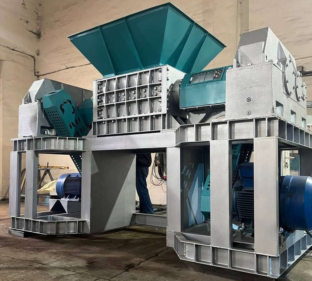 Шредер двухроторный для дерева, картона, паллет, КРС, пластика