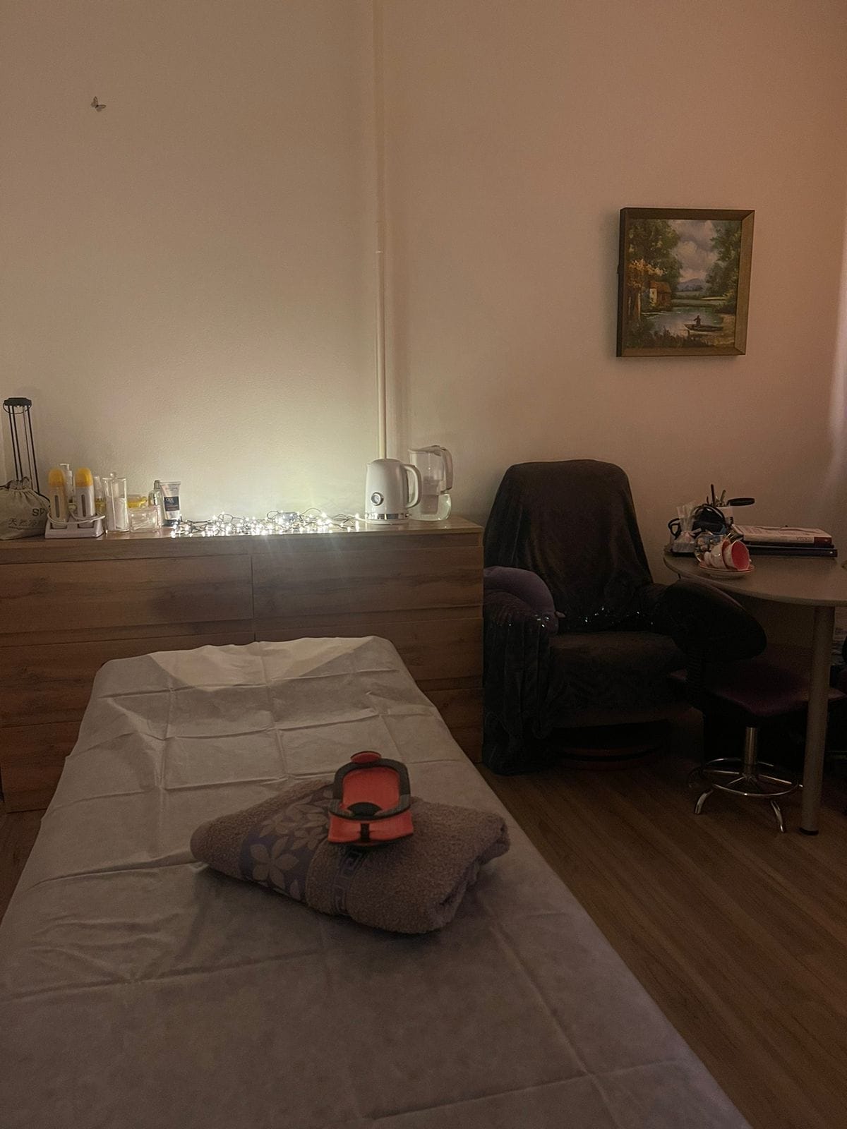 Массаж.     Депиляция .       Для женщин и мужчин.        Центр.