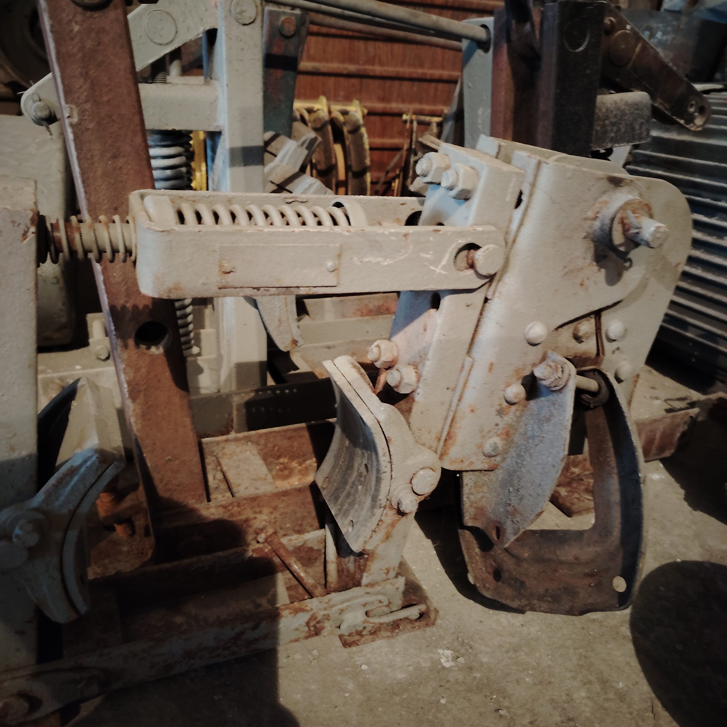 Реализуем запасные части на гусеничные краны МКГ, РДК,ДЭК — фото 5